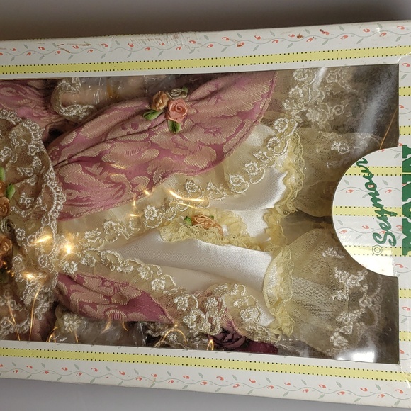 Seymour Man MCMXCIX Dial & Stand: Hand-Painted Porcelain Connoisseur Collection - Picture 8 of 10